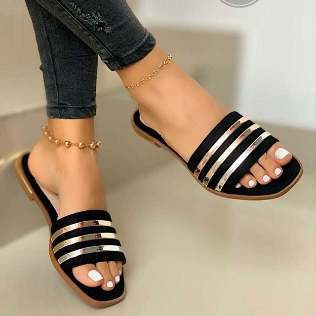Flat-bottomed large size hollow slippers