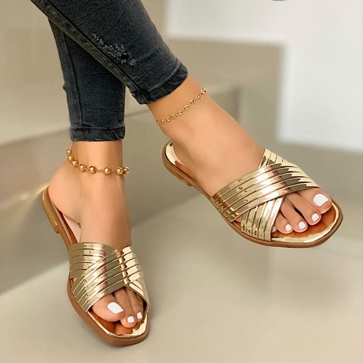 Flat-bottomed large size hollow slippers