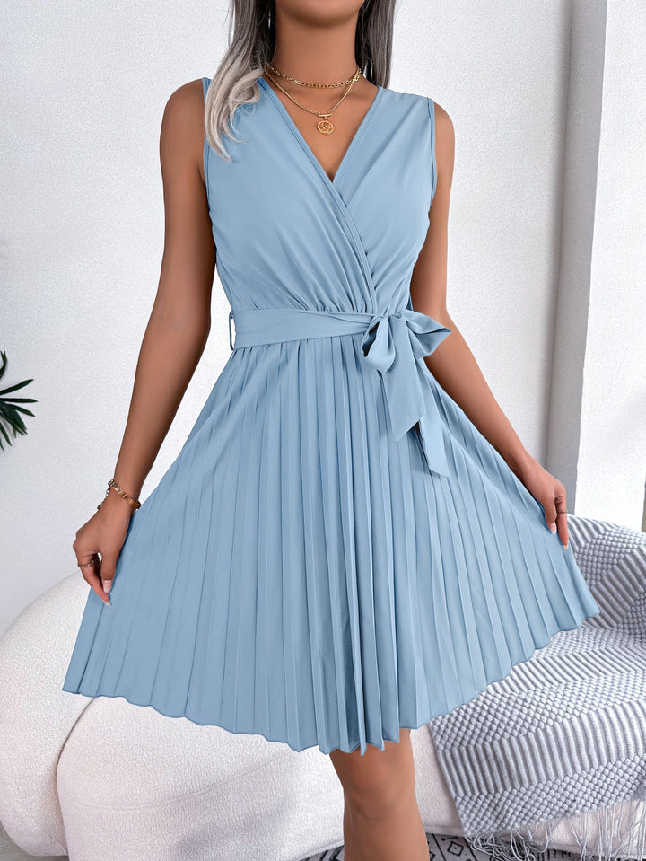 Elegant V-Neck Sleeveless Pleated Dress with Gathered Waist – Flowy Summer Midi Dress for Women
