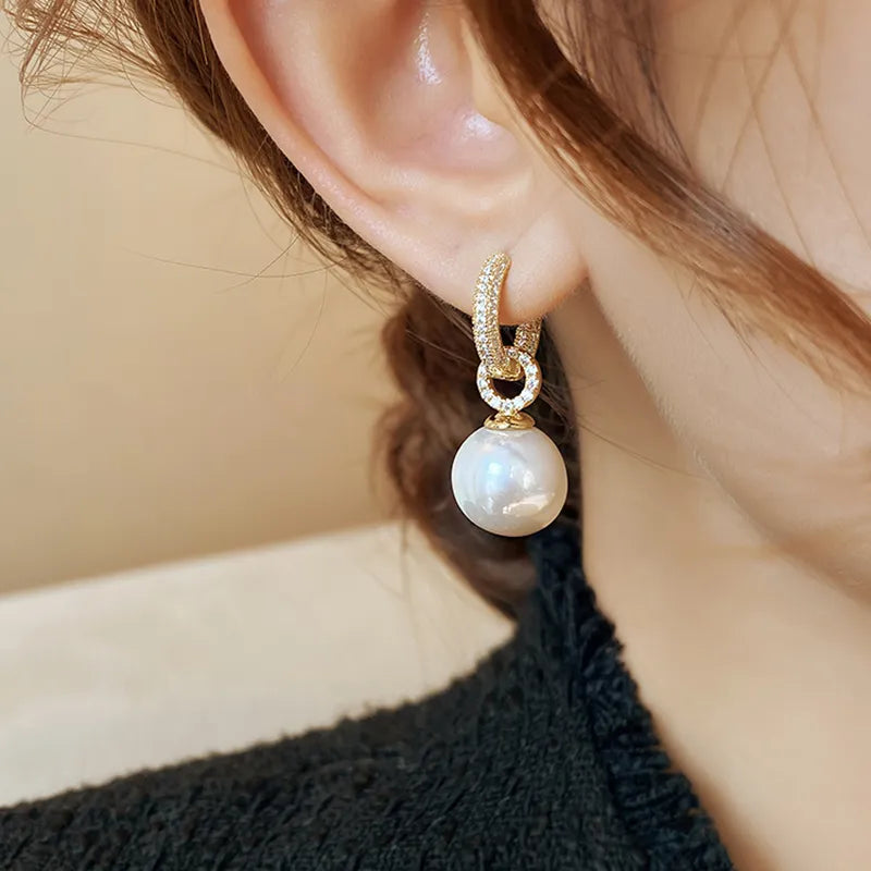 Women's Fashion: Luxury Pearl Earrings