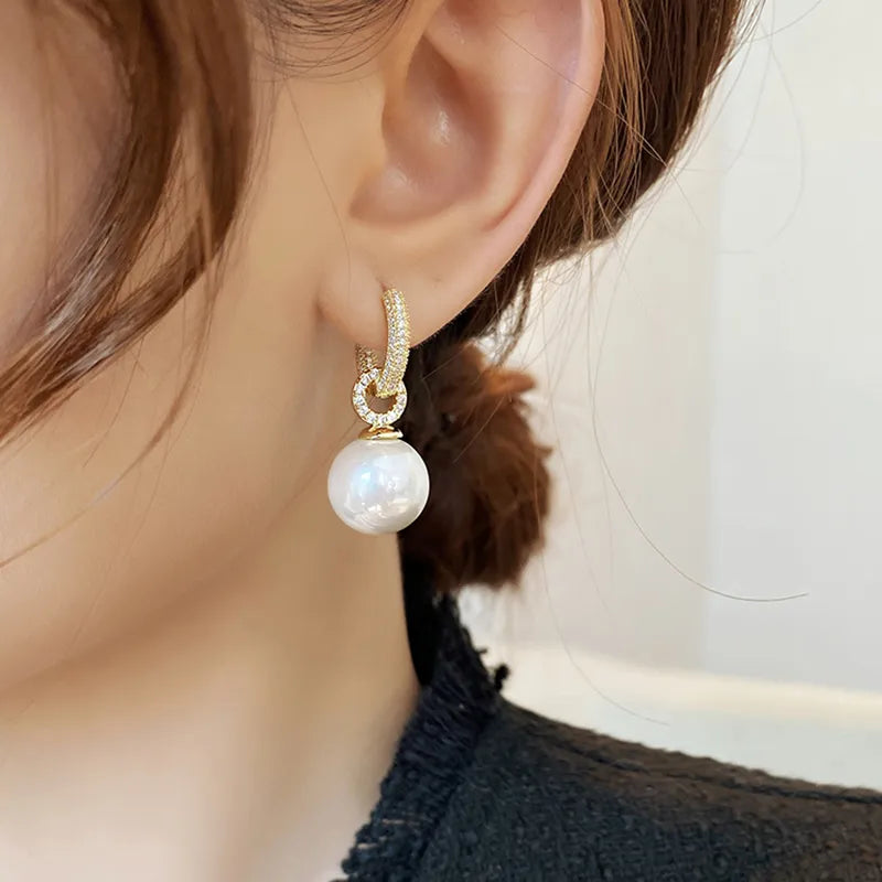 Women's Fashion: Luxury Pearl Earrings
