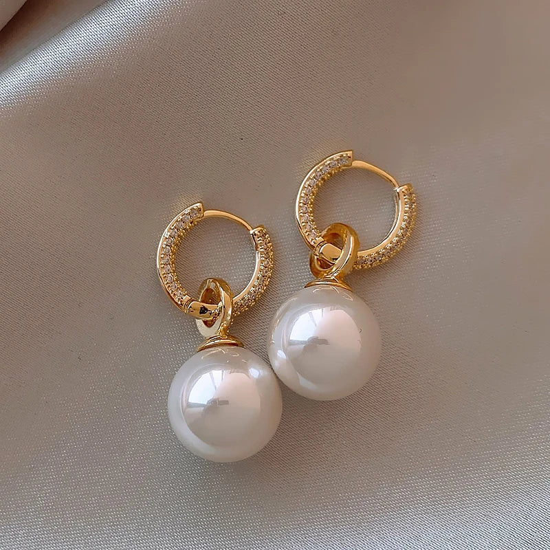 Women's Fashion: Luxury Pearl Earrings