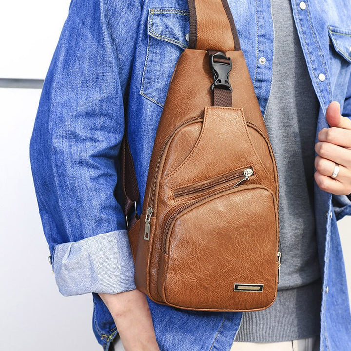 Men’s USB charging chest bag made of PU leather with zipper closure and crossbody design