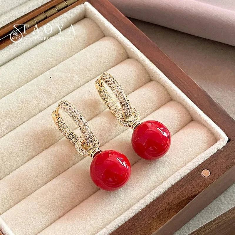 Women's Fashion: Luxury Pearl Earrings - Glow Goddess